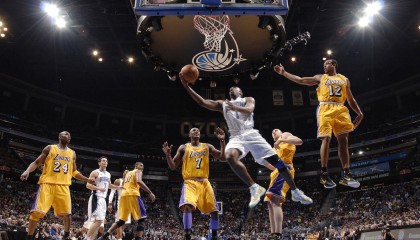 开云权威入口-“荒野狂飙：沙丘上演的生死极速追逐”，荒野赛车狂飙